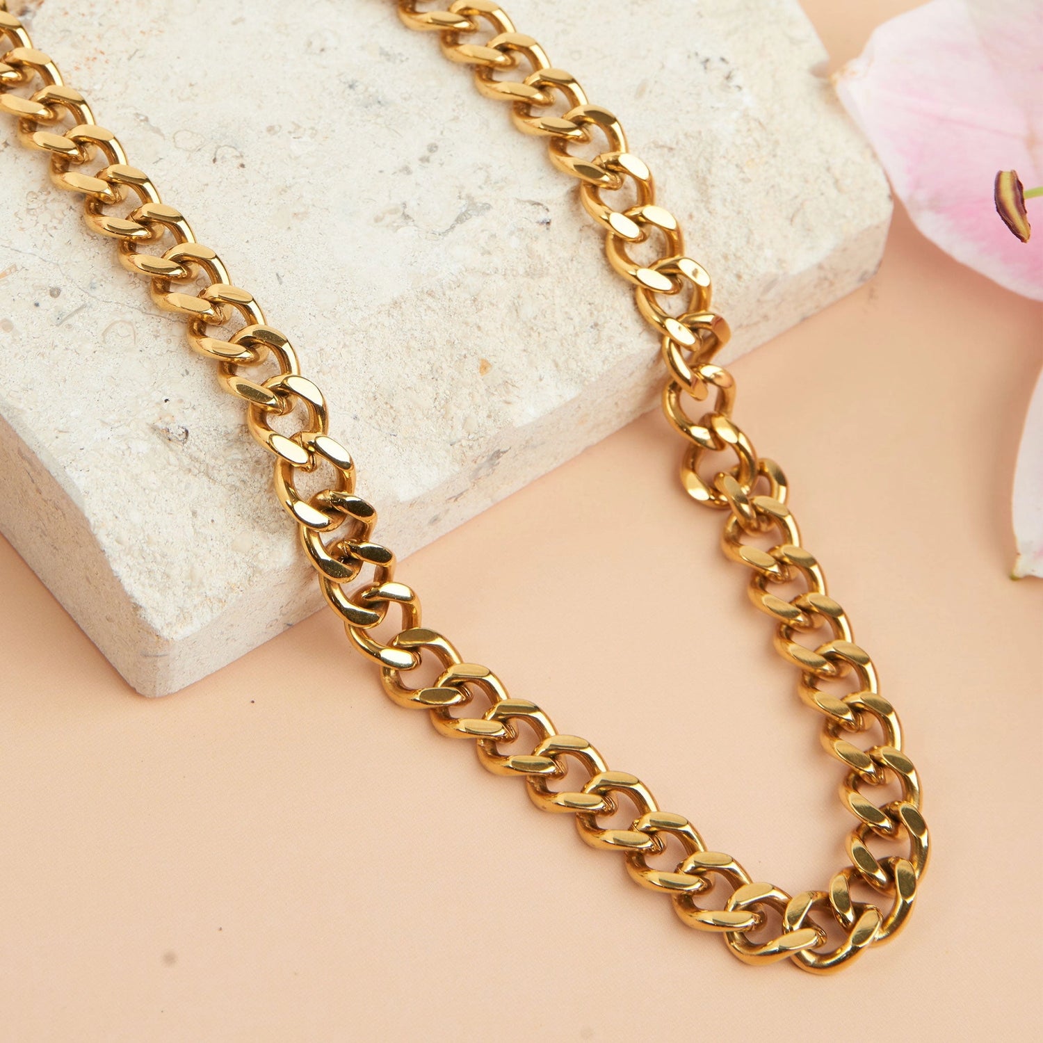 singular chunky link chain in a classic gold