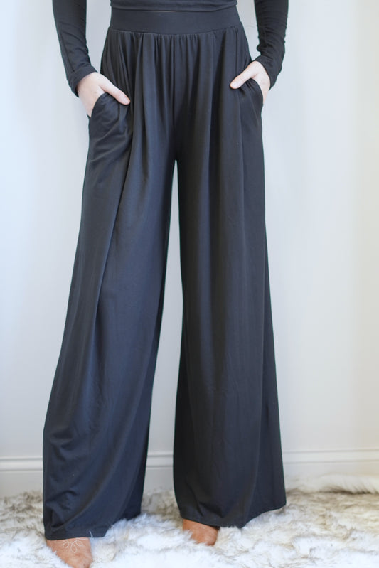 Bailey Basic Black Wide Leg Knit Pants High Waisted Wide Leg Full Length Color: Black Relaxed Fit Pockets 92% Polyester, 8% Viscose