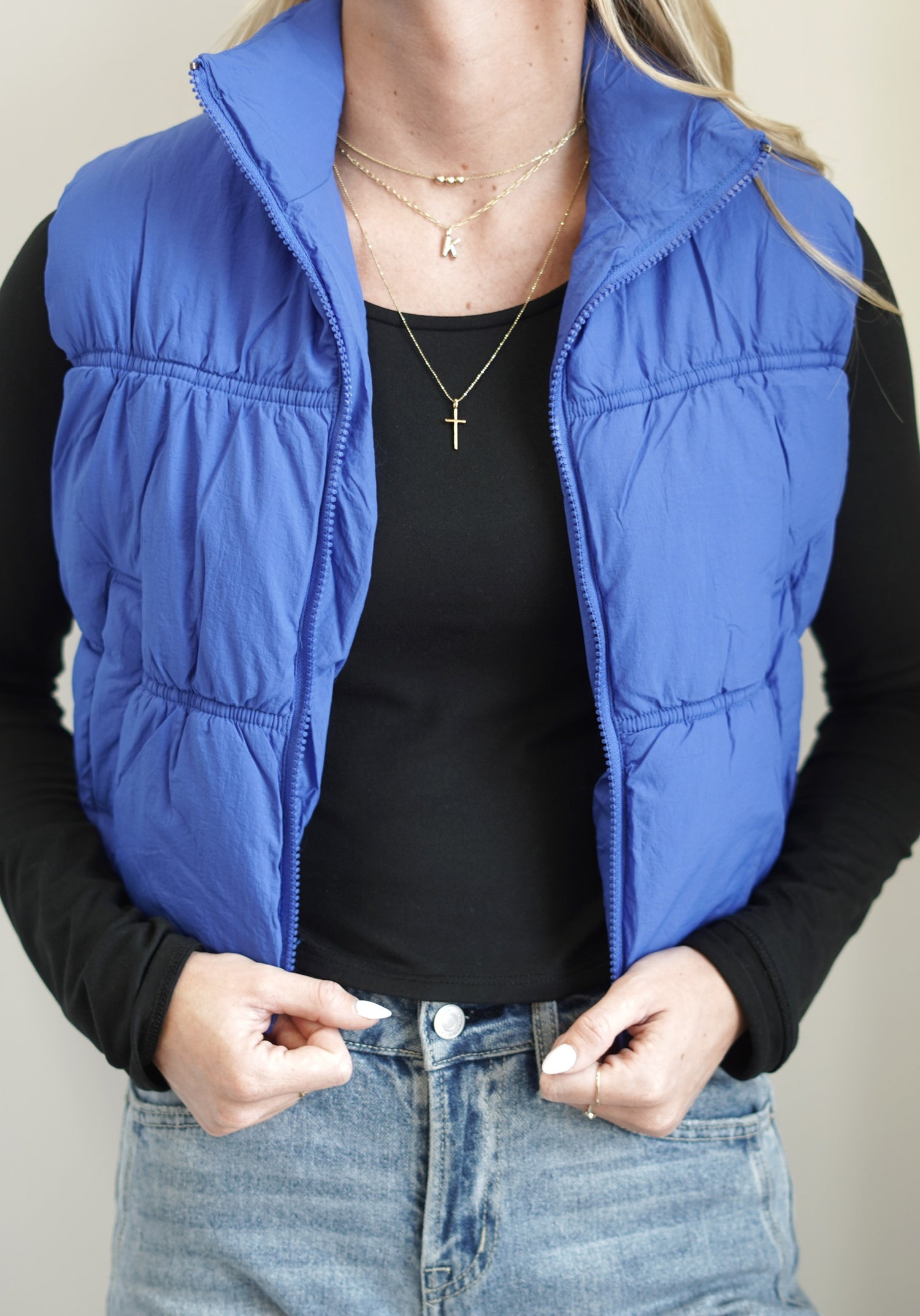 The Essential Cropped Puffer Vest Collar Neckline Sleeveless Pockets Blue color Cropped Length 100% Nylon