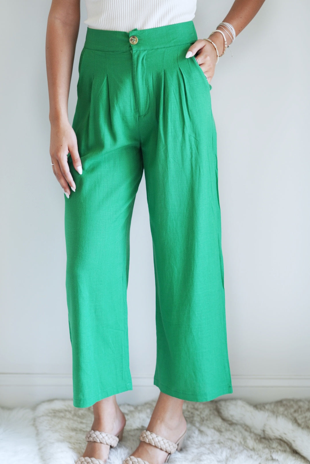 Penelope Pleated Linen Dress Pants Button Closure, Elastic waistband on back of pants. Wide leg, Length goes too ankles. Pleated Material Colors: Fuchsia/Green 85% Polyester,15% Linen Hand Wash Cold, Do Not Bleach, Hang Dry, Cool Iron Do Not Dry Clean Model is wearing size small