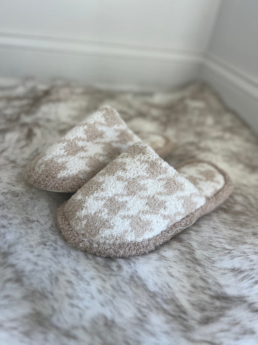ComfyLuxe Houndstooth Slide On Slippers
