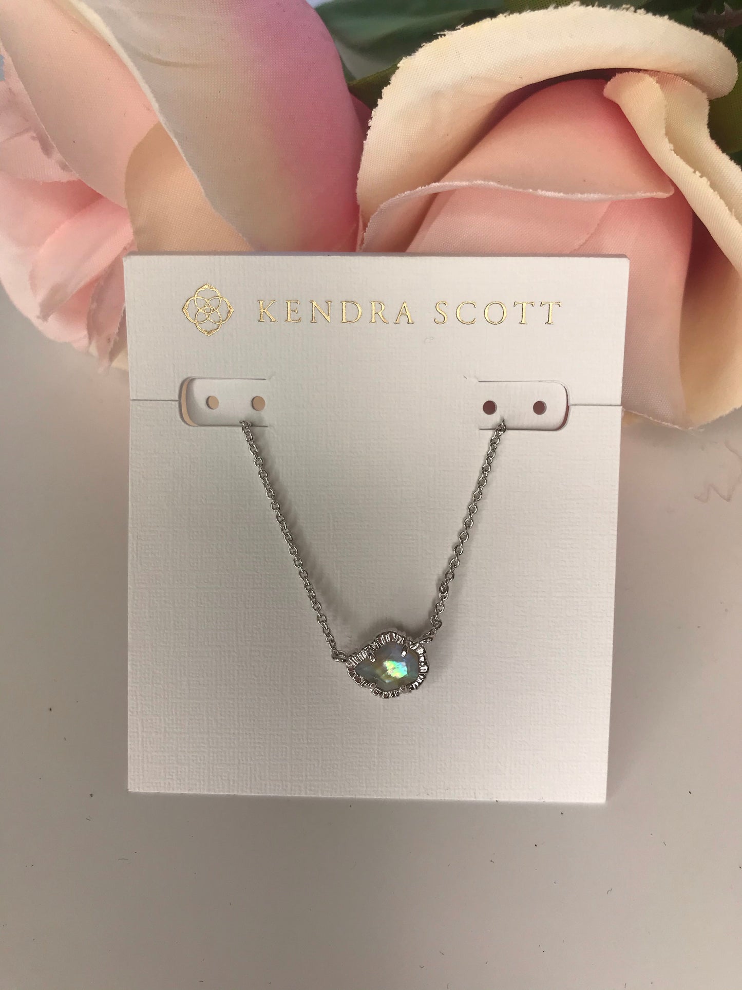 Kendra Scott Tessa Small Short Pendant Necklace