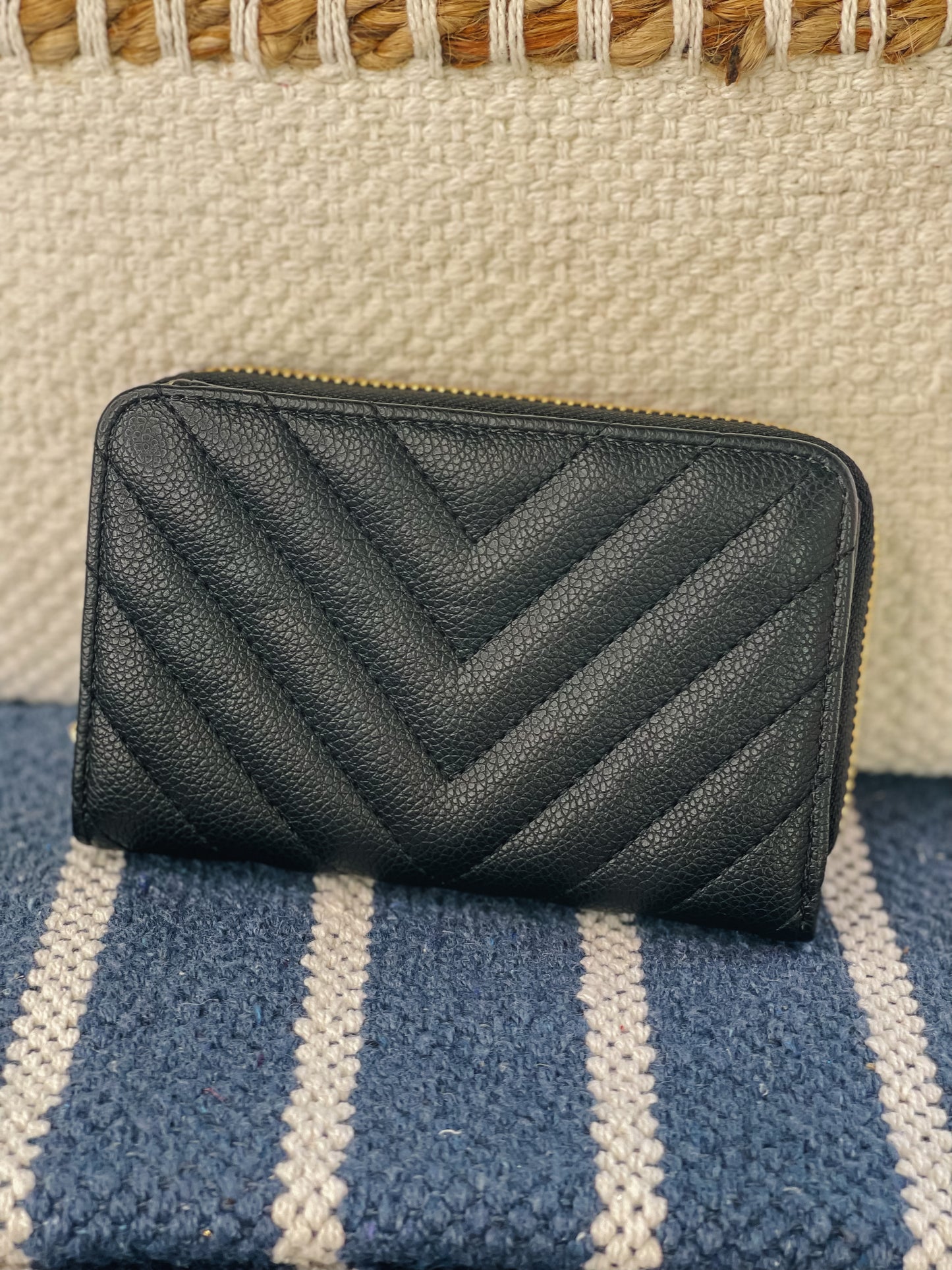 Veronica V Pattern Zipper Wallet